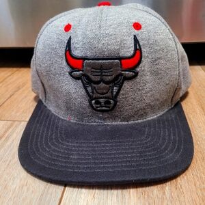 Mitchell & Ness Chicsgo Bulls Black and Gray Cap with Red